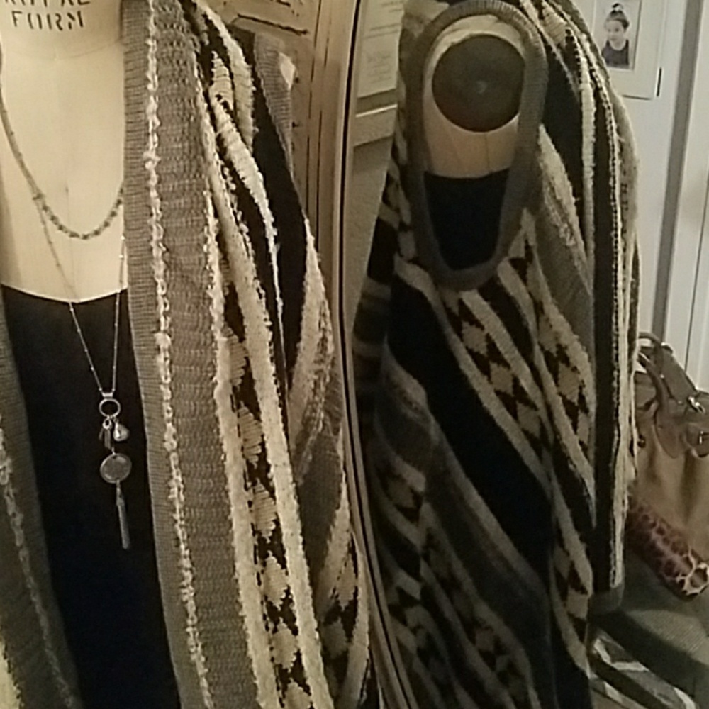 Sweater - Picture 2 of 6